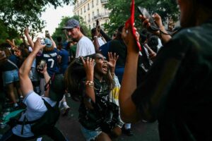 Paris fête son deuxième titre en ligue des champions entre liesse et tensions