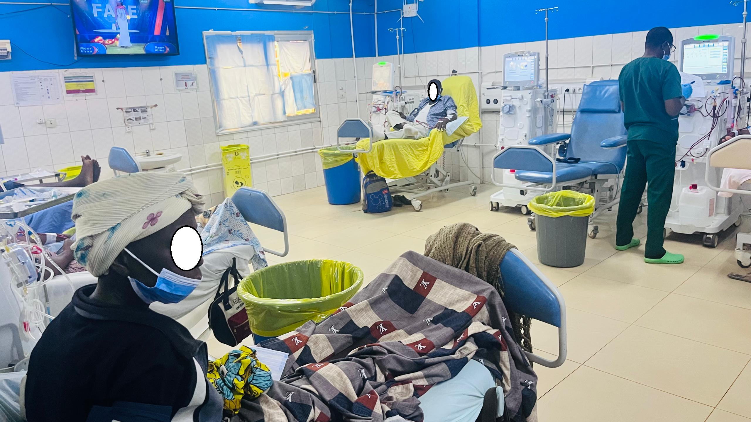 Salle de dialyse médicale au CHUSS de Bobo-Dioulasso