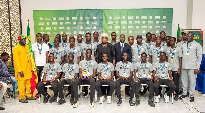 Lionceaux U15 à la remise de leur trophée