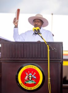 Photo officielle de la cérémonie d'investiture à Kampala