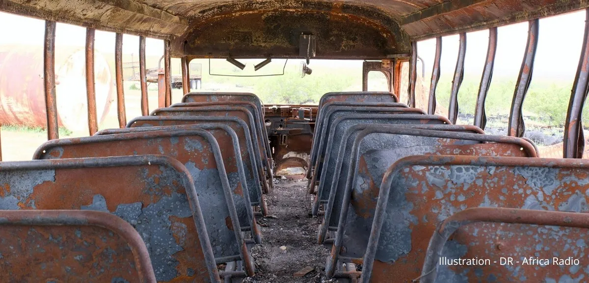 Incendies de bus près de Bamako sous blocus jihadiste