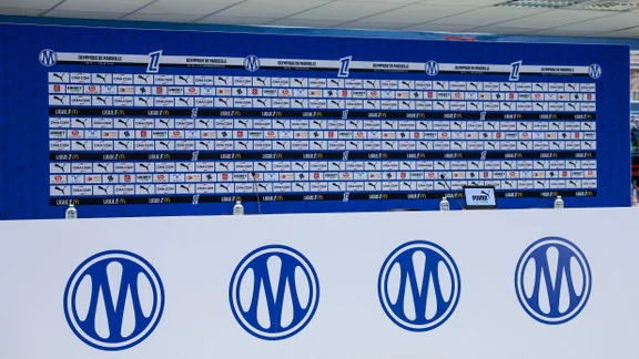Stade de l'OM avec joueurs en action