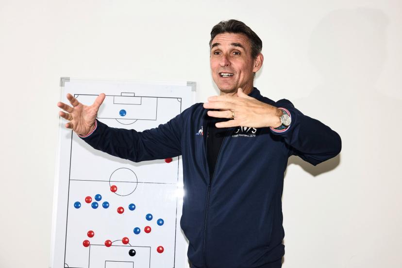Les joueurs de Lens lors de leur plan de jeu audacieux à Wembley