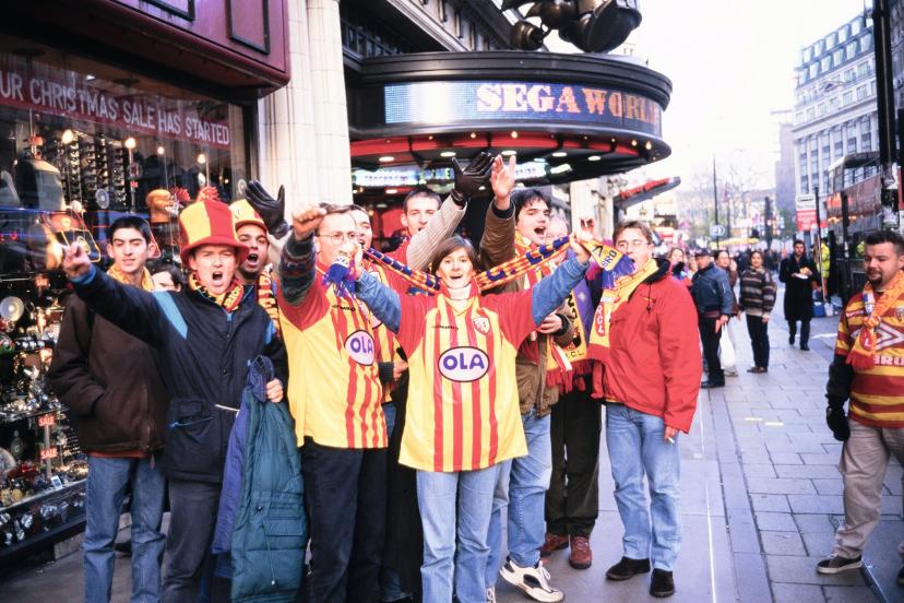 Les supporters lensois électrisant les rues de Londres avant le match