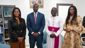Ousmane Sonko et Monseigneur André Guéye lors de leur entretien