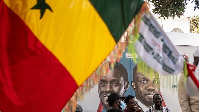 Décret présidentiel annonçant la dissolution du gouvernement au Sénégal