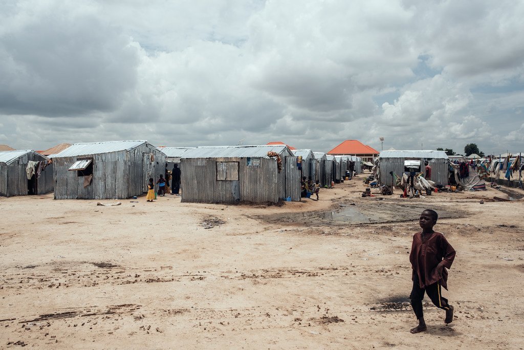 Enfant dans un camp de déplacés à Maiduguri, État de Borno, Nigeria