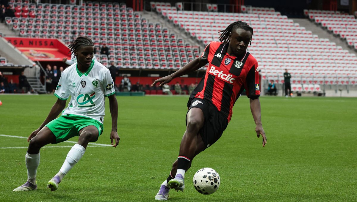 Affrontement décisif entre les Verts et les Aiglons sous tension, match à huis clos
