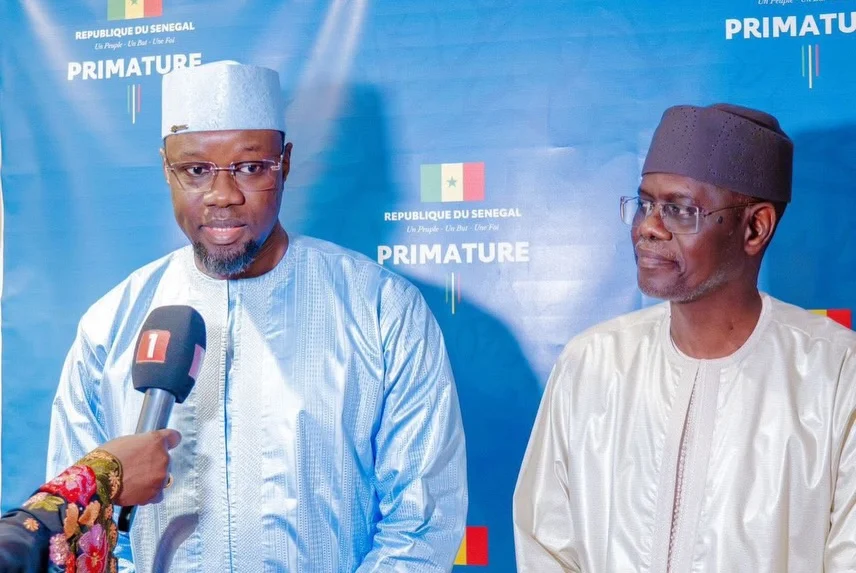 cérémonie de passation de service entre Ousmane Sonko et Ahmadou Al Aminou Lo à la primature