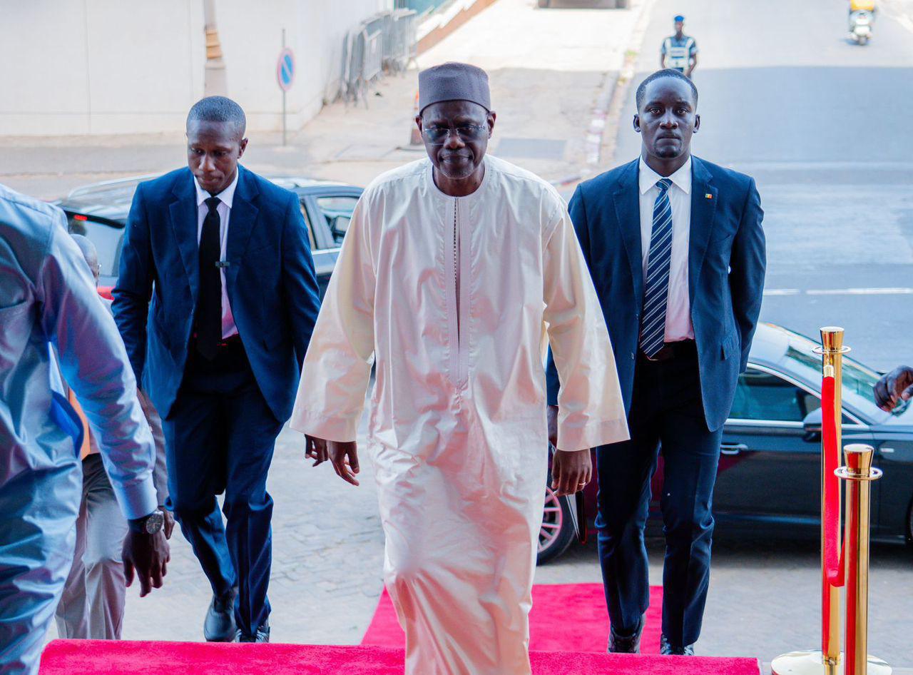 Ousmane Sonko et Ahmadou Al Aminou Lo lors de la cérémonie