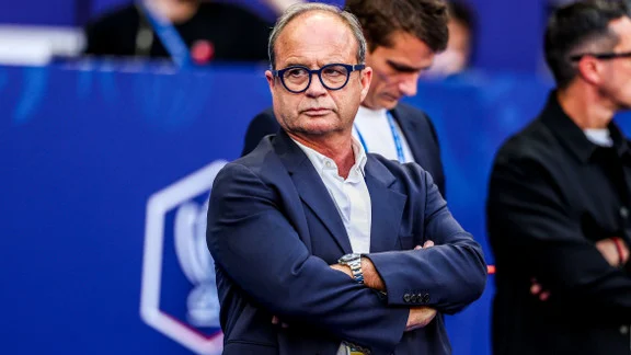 Luis Campos et le PSG lors des négociations pour le transfert de Batrakov