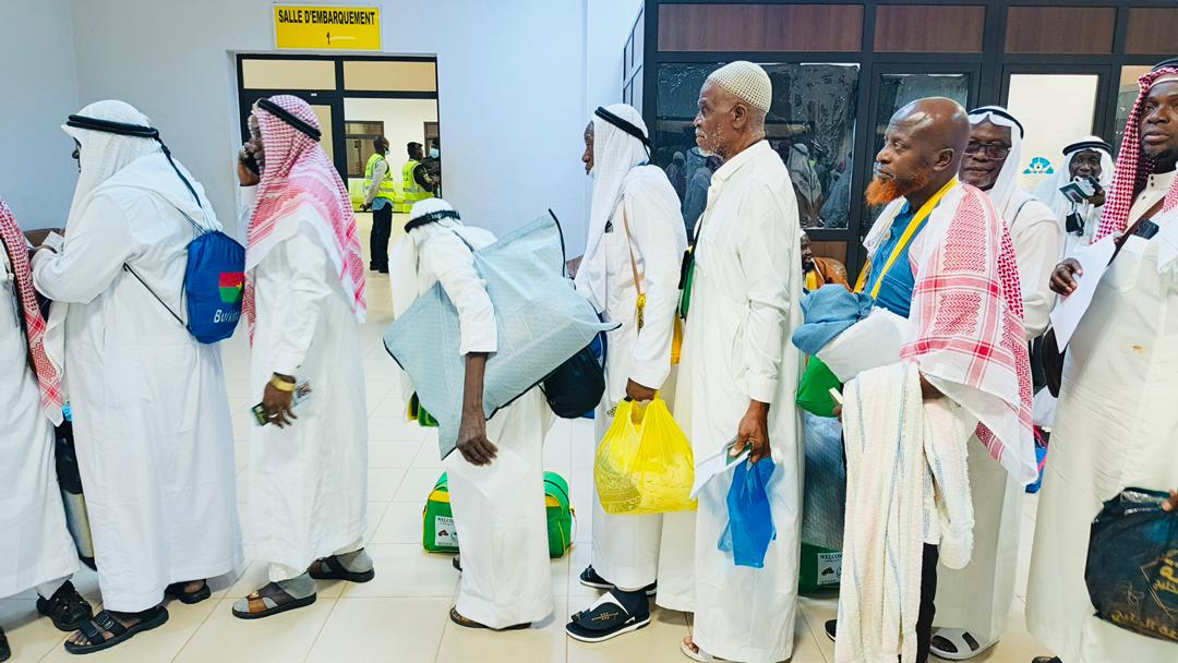 Pèlerins burkinabè de retour de La Mecque à l'aéroport de Ouagadougou