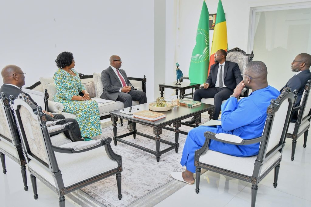 Ousmane Sonko et Jean-Michel Sama Lukonde Kyenge lors de leur rencontre à l'UPA