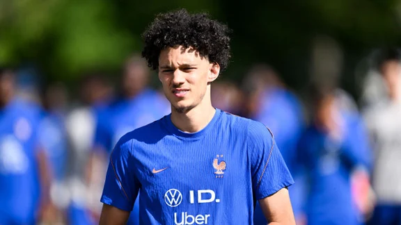 Maghnes Akliouche en action avec l'équipe de France