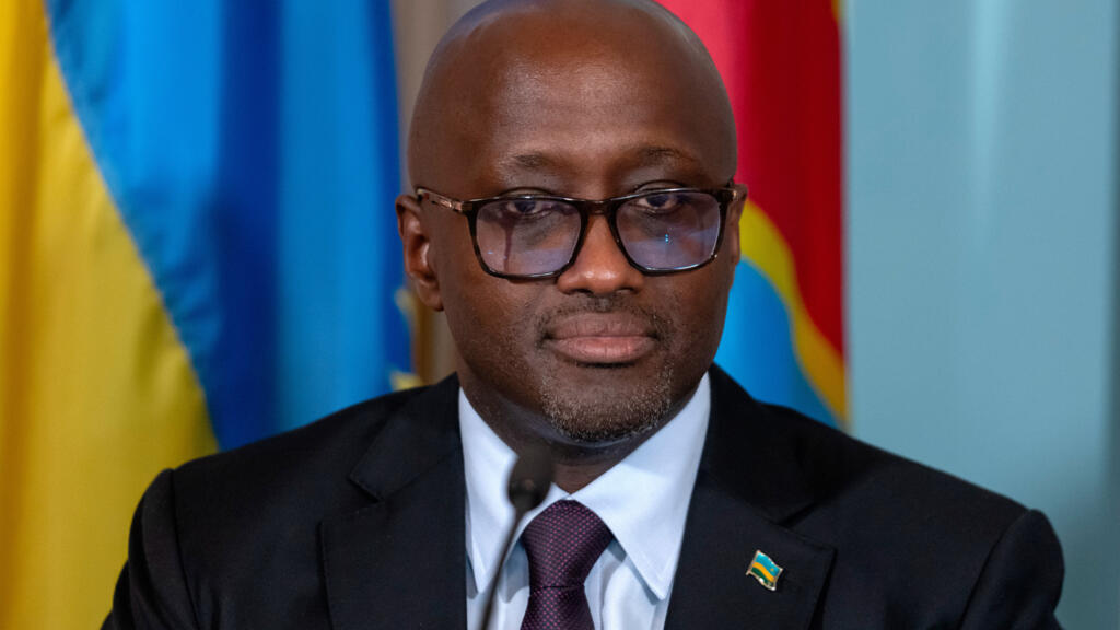 Le ministre des Affaires étrangères du Rwanda, Olivier Nduhungirehe, lors de la signature d'un accord de paix avec la RDC à Washington en juin 2025