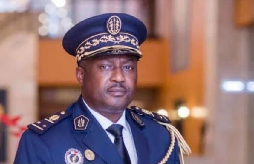 Bureau de l'ANAC Gabon avec vue sur des documents et procédures