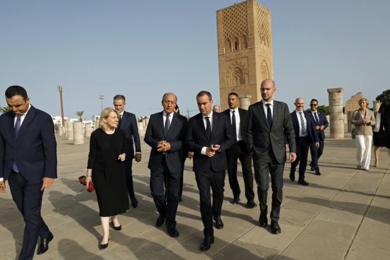 Le Premier ministre français Sébastien Lecornu arrive avec sa délégation au Mausolée royal de Rabat