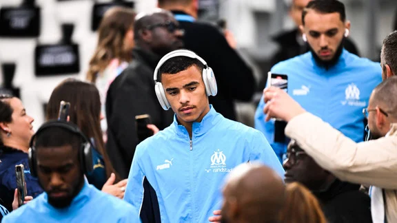 Mason Greenwood en train de dribbler lors d'un match