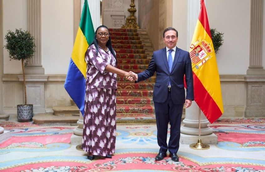 Marie-Edith Tassyla-Ye-Doumbeneny et José Manuel Albares lors de leur rencontre à Madrid