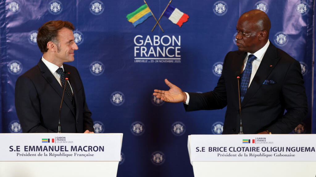 Rencontre entre les présidents français et gabonais, Emmanuel Macron et Brice Oligui Nguema, lors d'une conférence de presse à Libreville en novembre 2025