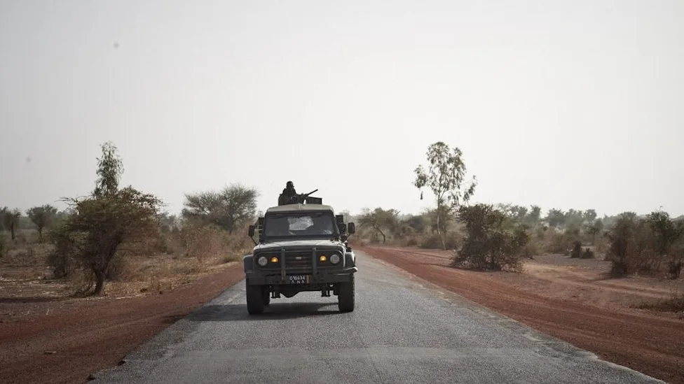 Soldats maliens en opération après l'attaque de Kouakourou