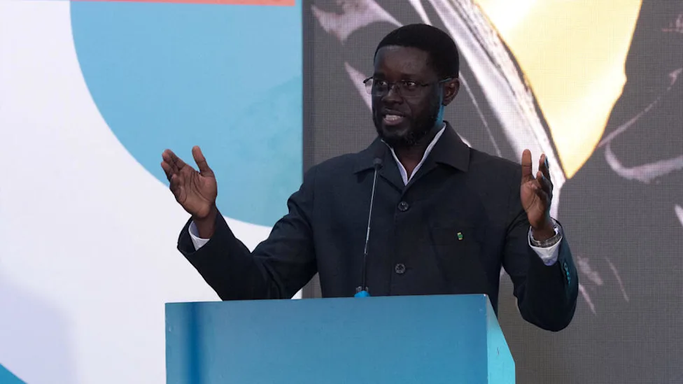 Diomaye Faye présente le parti Kiiraay : les patriotes républicains lors d'un événement au Sénégal