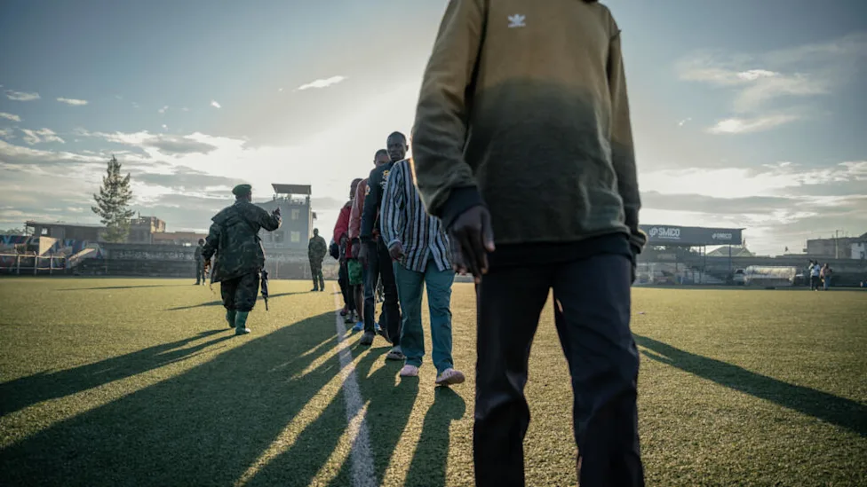 Prisonniers en attente de transfert entre l