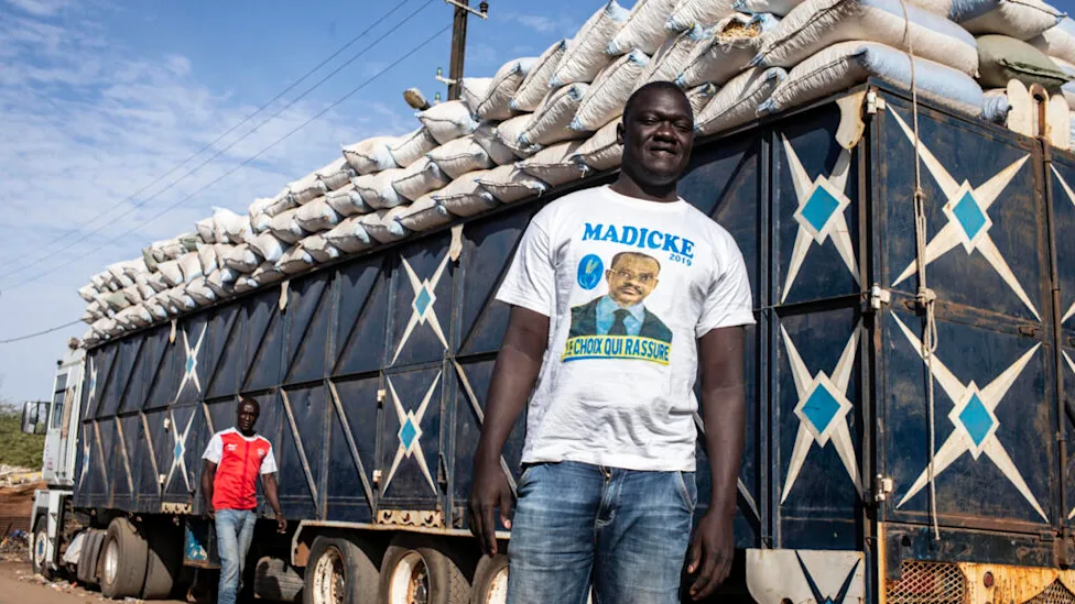 camions en file d'attente à la frontière sénégalo-Mali