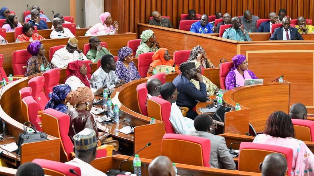 Les députés sénégalais ont adopté le 17 août 2026 la double déclaration de patrimoine pour les plus hauts responsables de l'État.